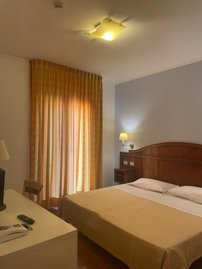 Hotel La Lampara ريجّو دي كالابريا المظهر الخارجي الصورة